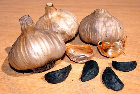 تصویر 2 از سیر سیاه اصل ستاره دخت + تازه و خوش‌ عطر